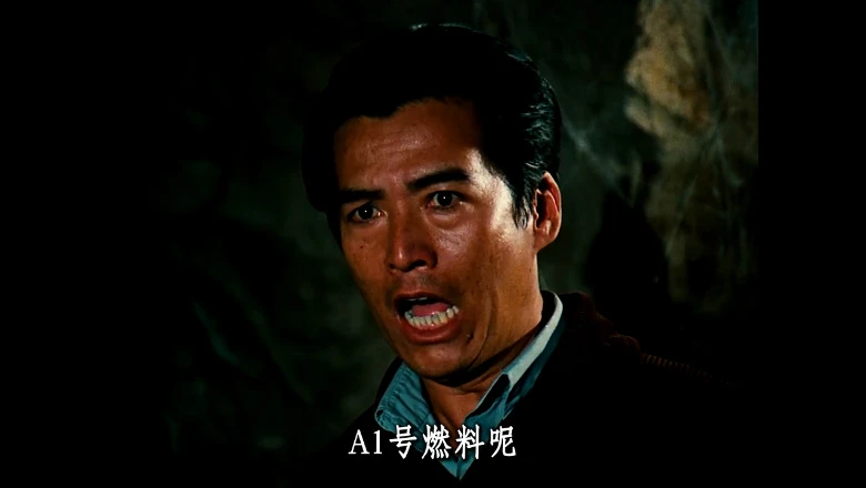 戴手铐的旅客的视频截图2.webp